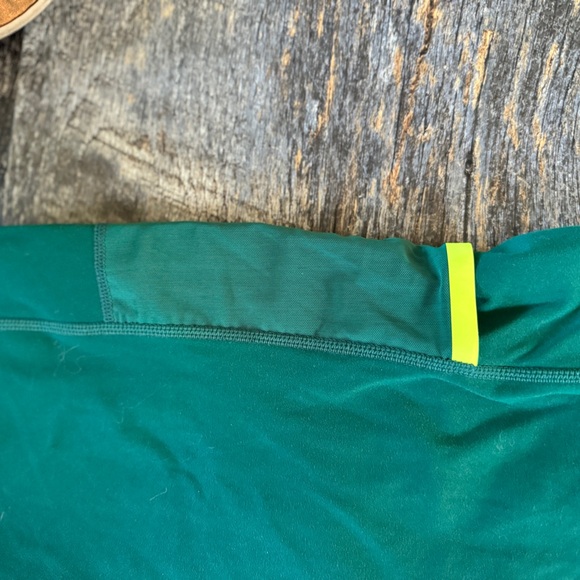 Fabletics | Trinity High-Waisted Utility Legging | Rainforest/Citron | Size XL - Picture 10 of 10